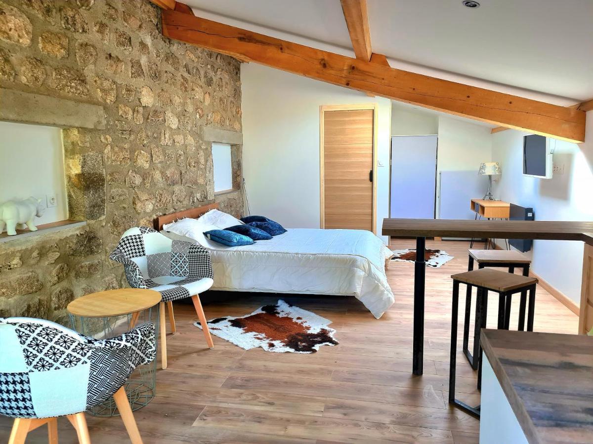 Room Lover Les Chaizes Saint-Romain-Lachalm Exterior photo